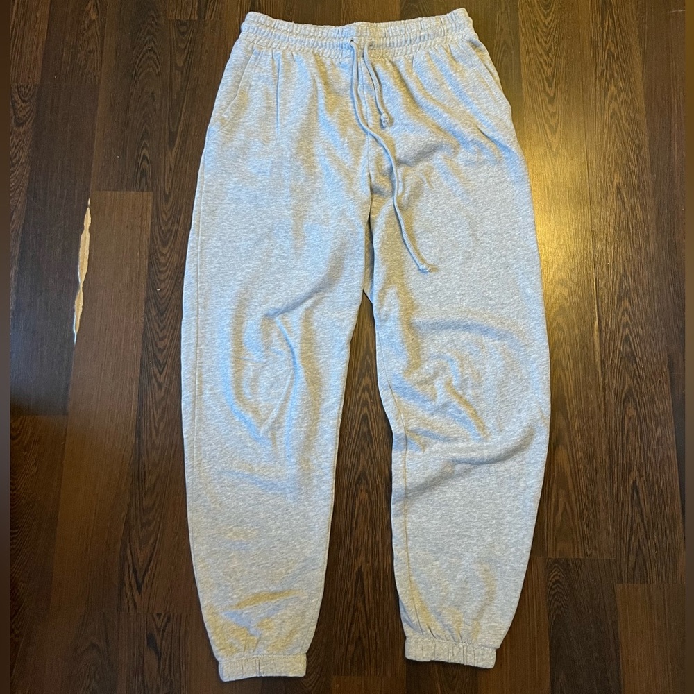 grey sweatpants